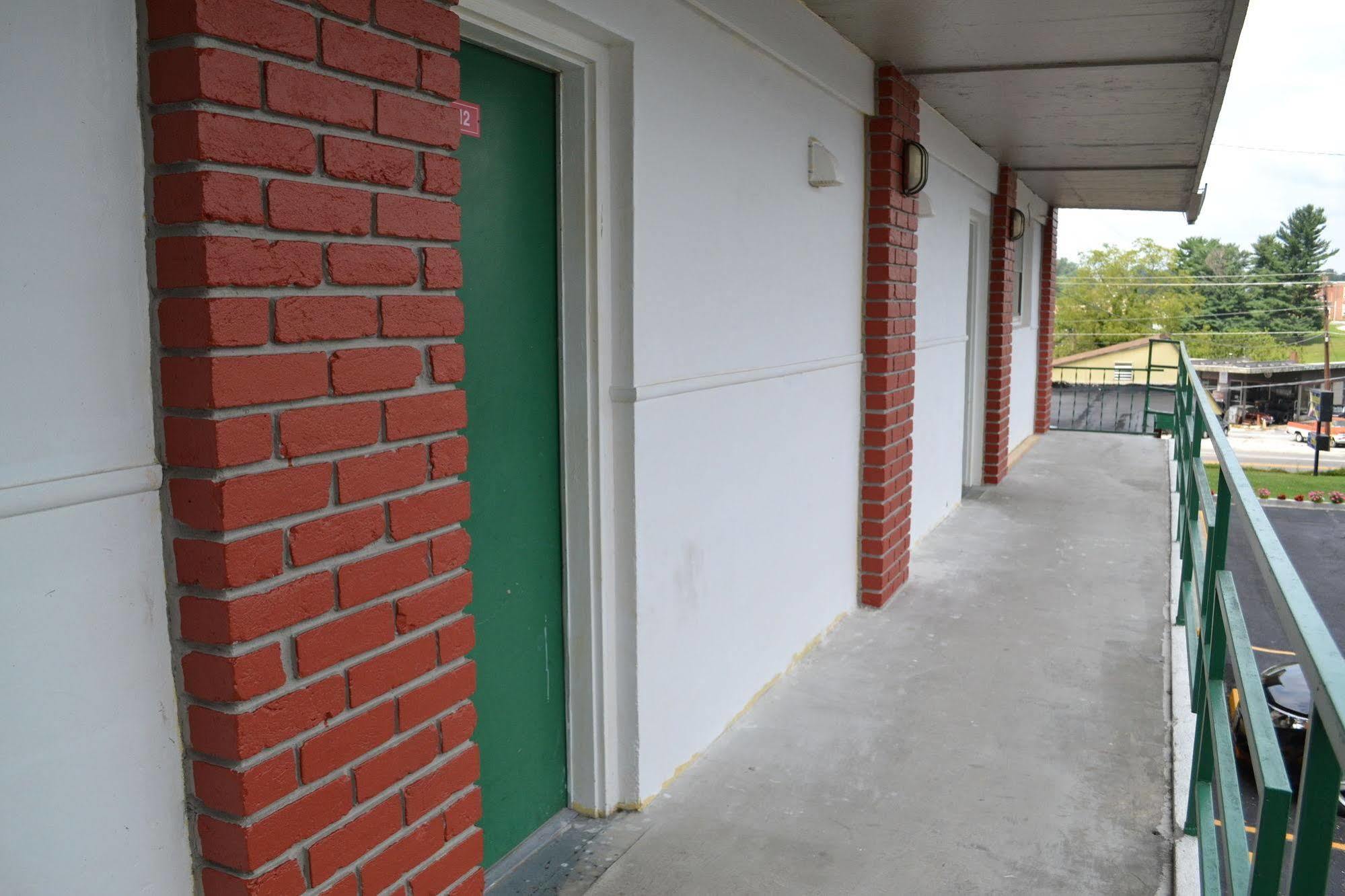 Budget Inn Christiansburg Εξωτερικό φωτογραφία